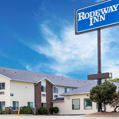 Rodeway Inn Cedar Rapids Bagian luar foto
