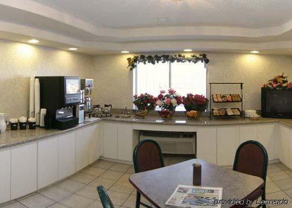 Rodeway Inn Cedar Rapids Restoran foto