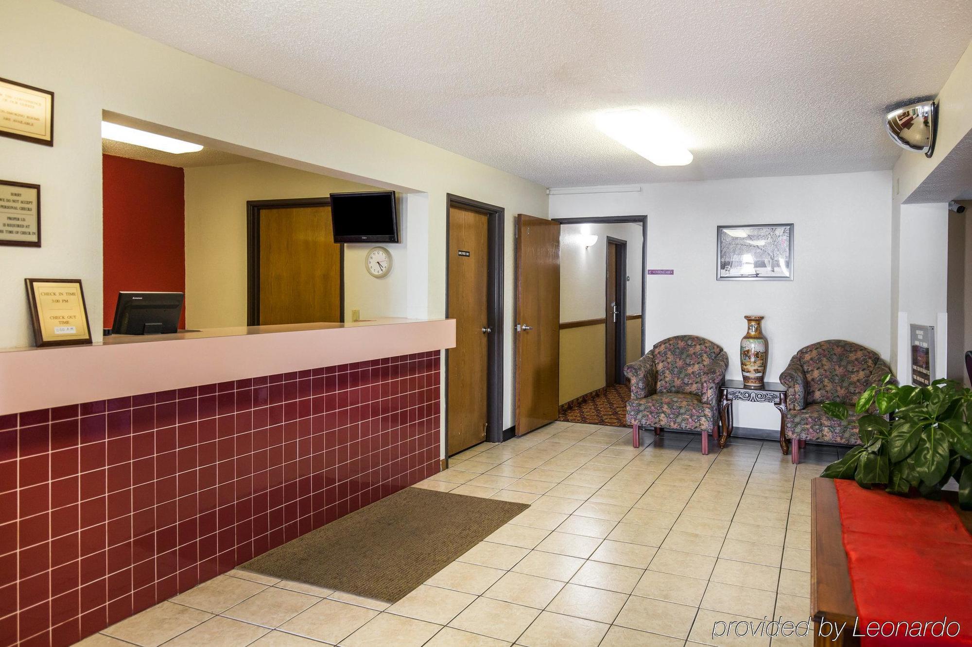 Rodeway Inn Cedar Rapids Bagian luar foto