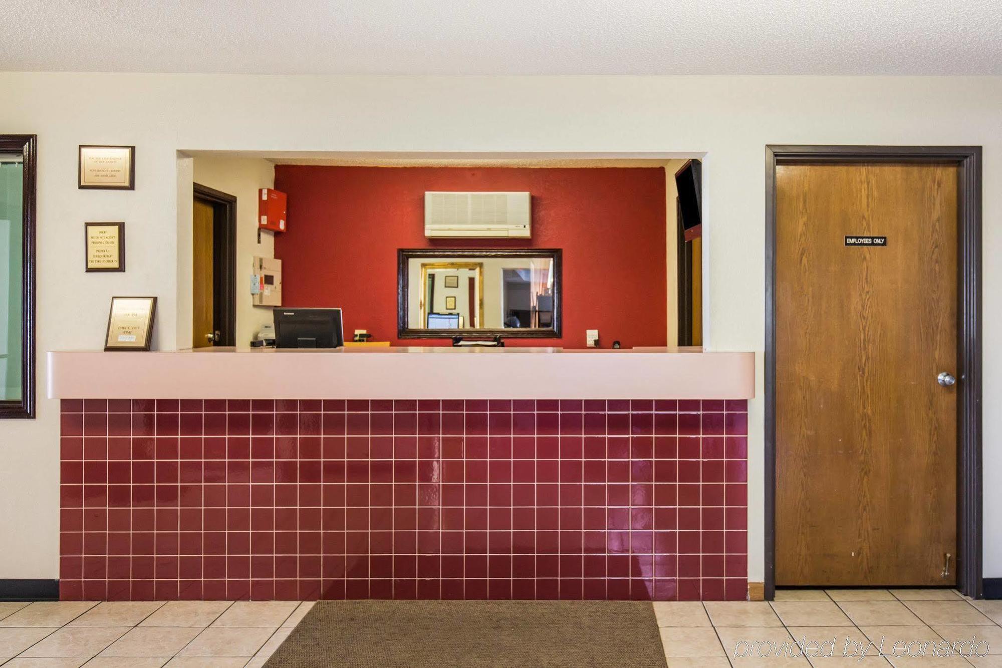 Rodeway Inn Cedar Rapids Bagian luar foto